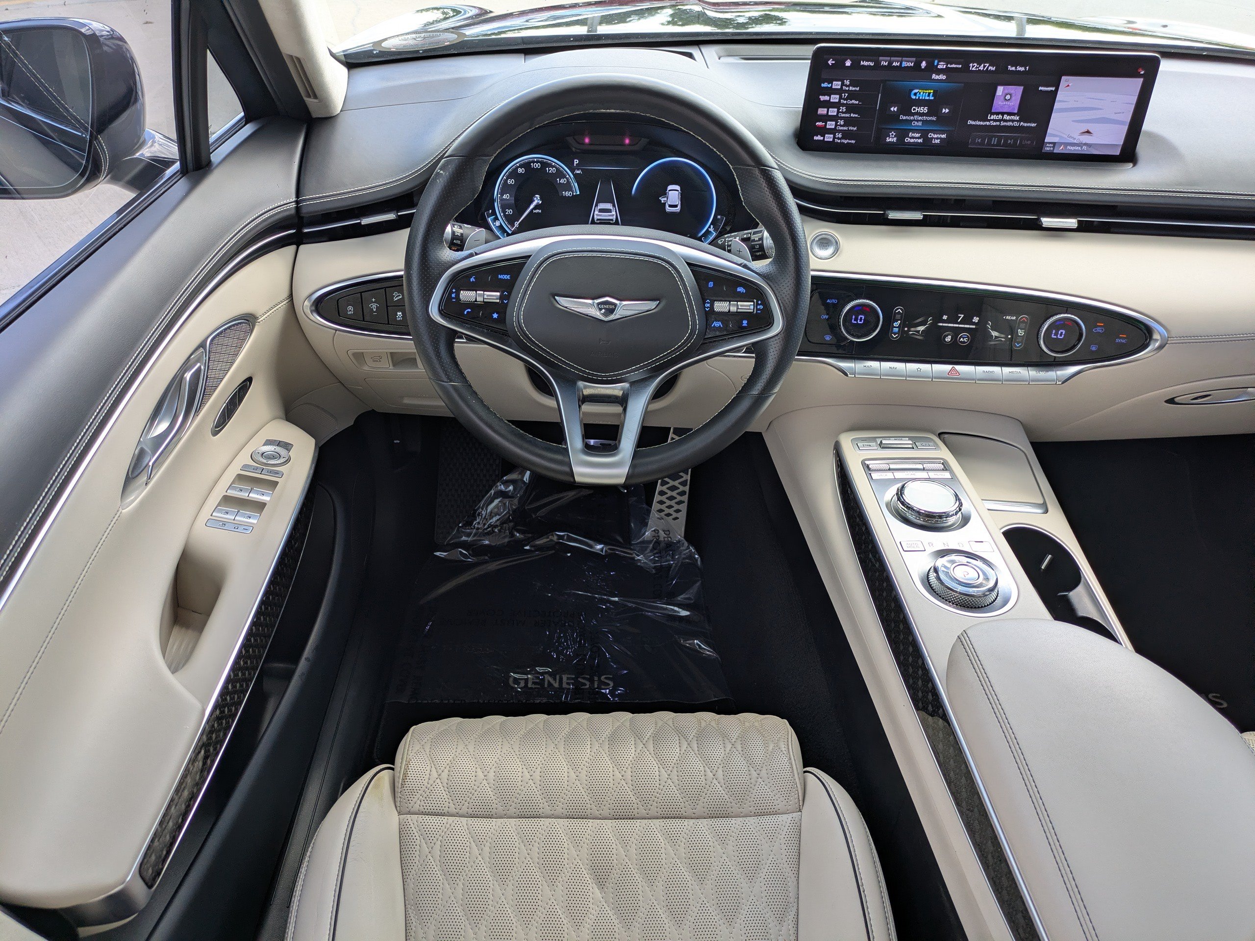 Certified 2022 Genesis GV70 3.5T Sport w/ Sport Prestige Package AWD/4WD image 15