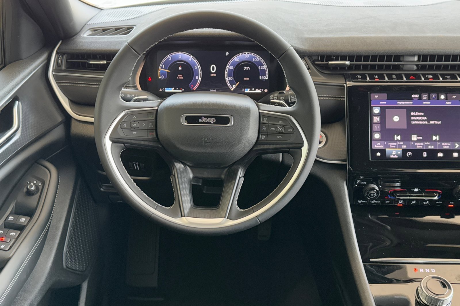 New 2025 Jeep Grand Cherokee L Laredo image 11