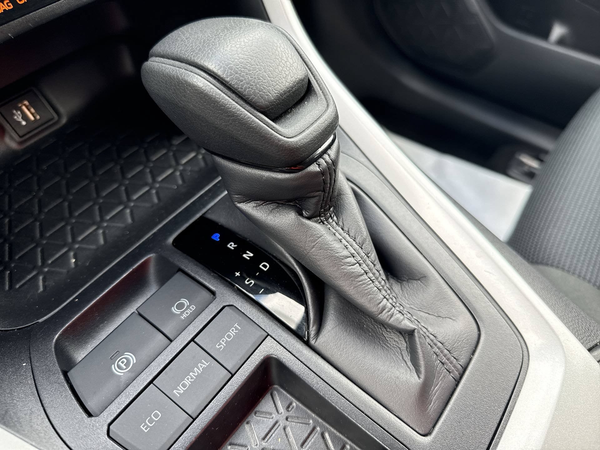 Certified 2025 Toyota RAV4 LE FWD image 21