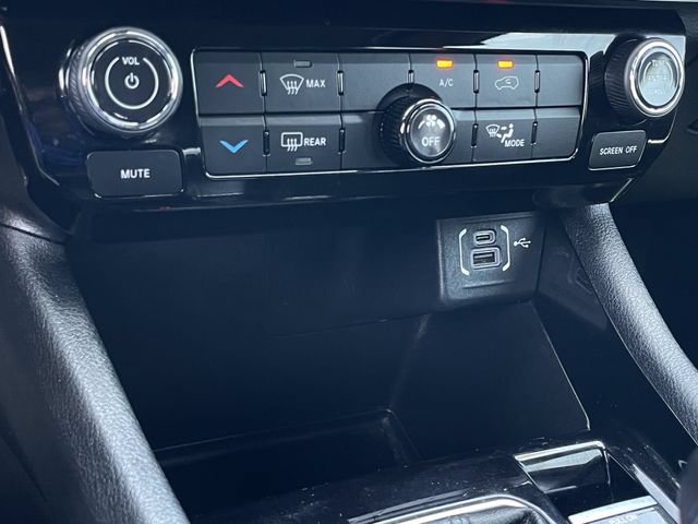 Used 2024 Jeep Compass Latitude w/ Altitude Special Edition AWD/4WD image 18