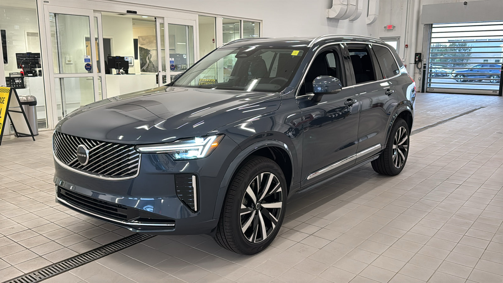 New 2027 Volvo XC60 B5 Core AWD/4WD image 9