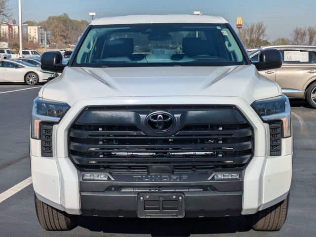 Used 2022 Toyota Tundra SR5 w/ SR5 Convenience Package image 9