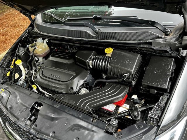 Used 2021 Chrysler Pacifica Touring-L image 47