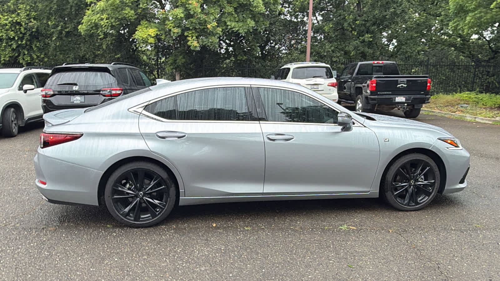 Used 2025 Lexus ES 350 F Sport w/ Accessory Package (Z2) FWD image 4