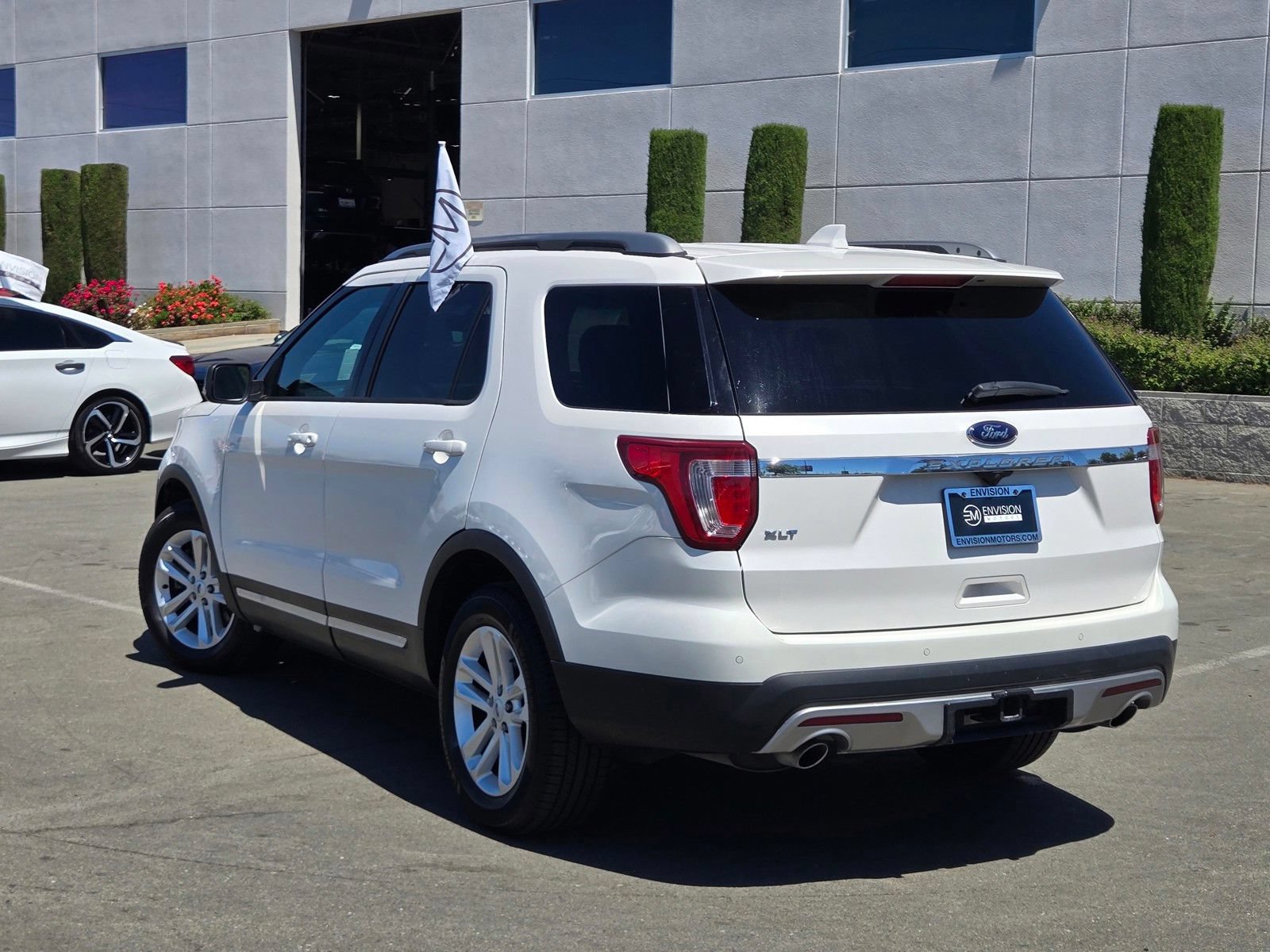 Used 2017 Ford Explorer XLT w/ Equipment Group 202A FWD image 5
