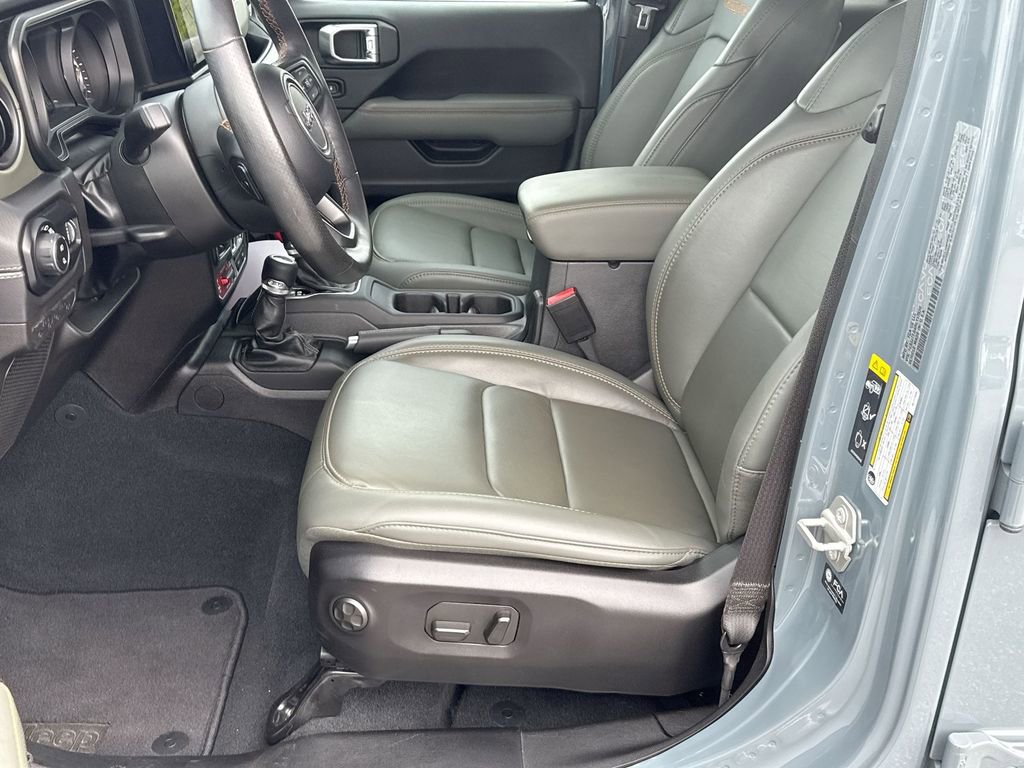 Used 2024 Jeep Gladiator Mojave w/ Technology Group image 29