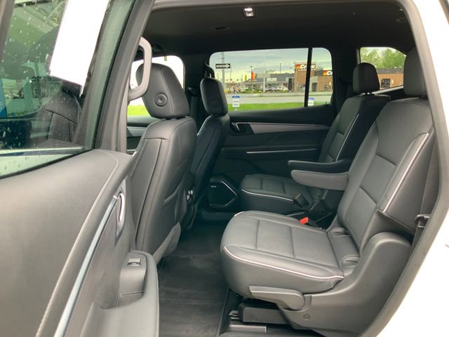 Used 2025 Buick Enclave Preferred AWD/4WD image 19
