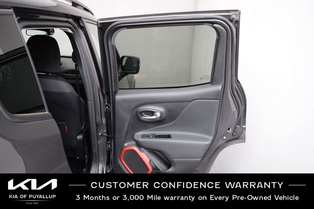 Used 2018 Jeep Renegade Trailhawk AWD/4WD image 13