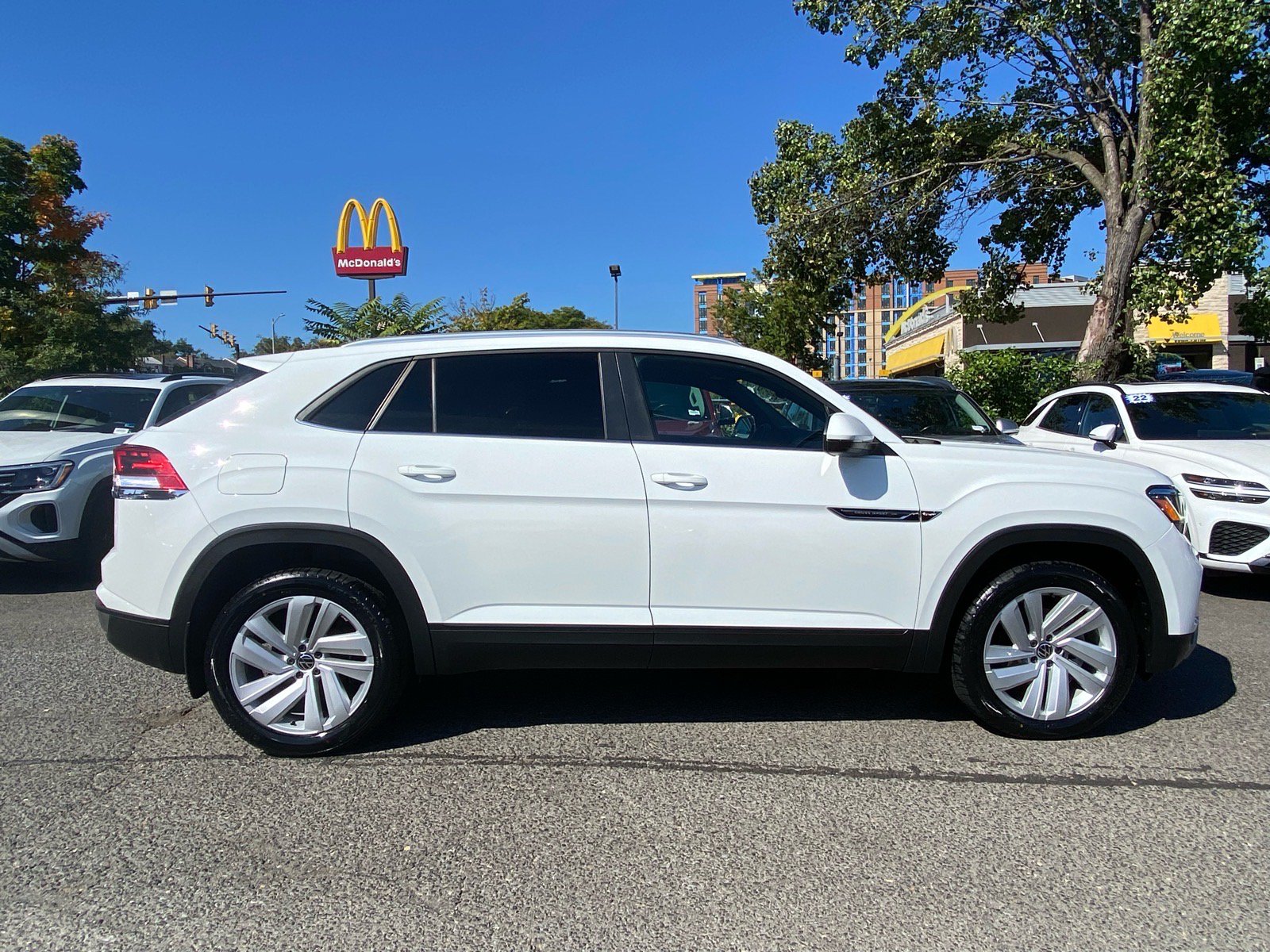 Certified 2023 Volkswagen Atlas Cross Sport SE AWD/4WD image 2