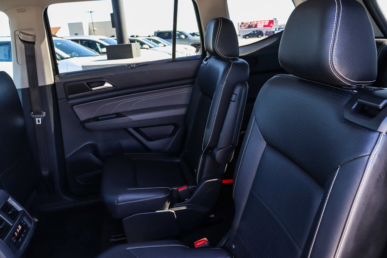 Used 2022 Volkswagen Atlas SE w/ Panoramic Sunroof Package image 19