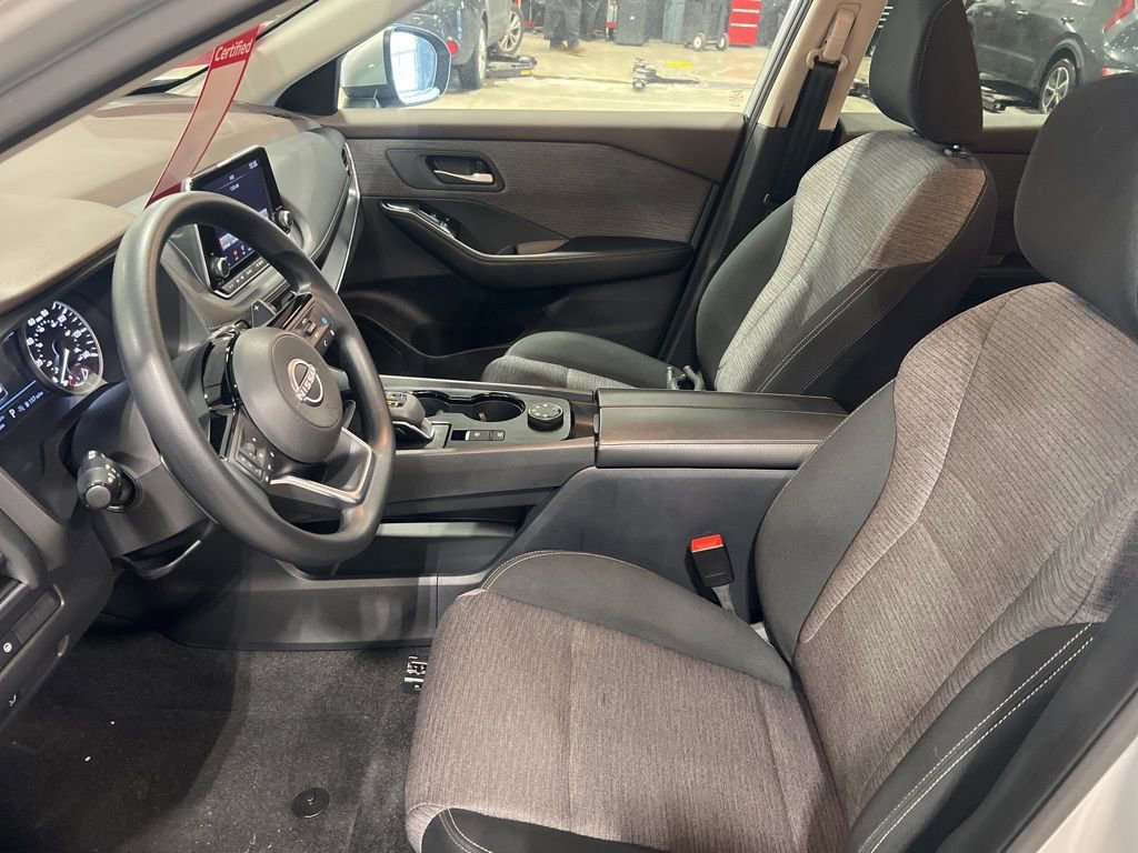 Certified 2023 Nissan Rogue SV image 4