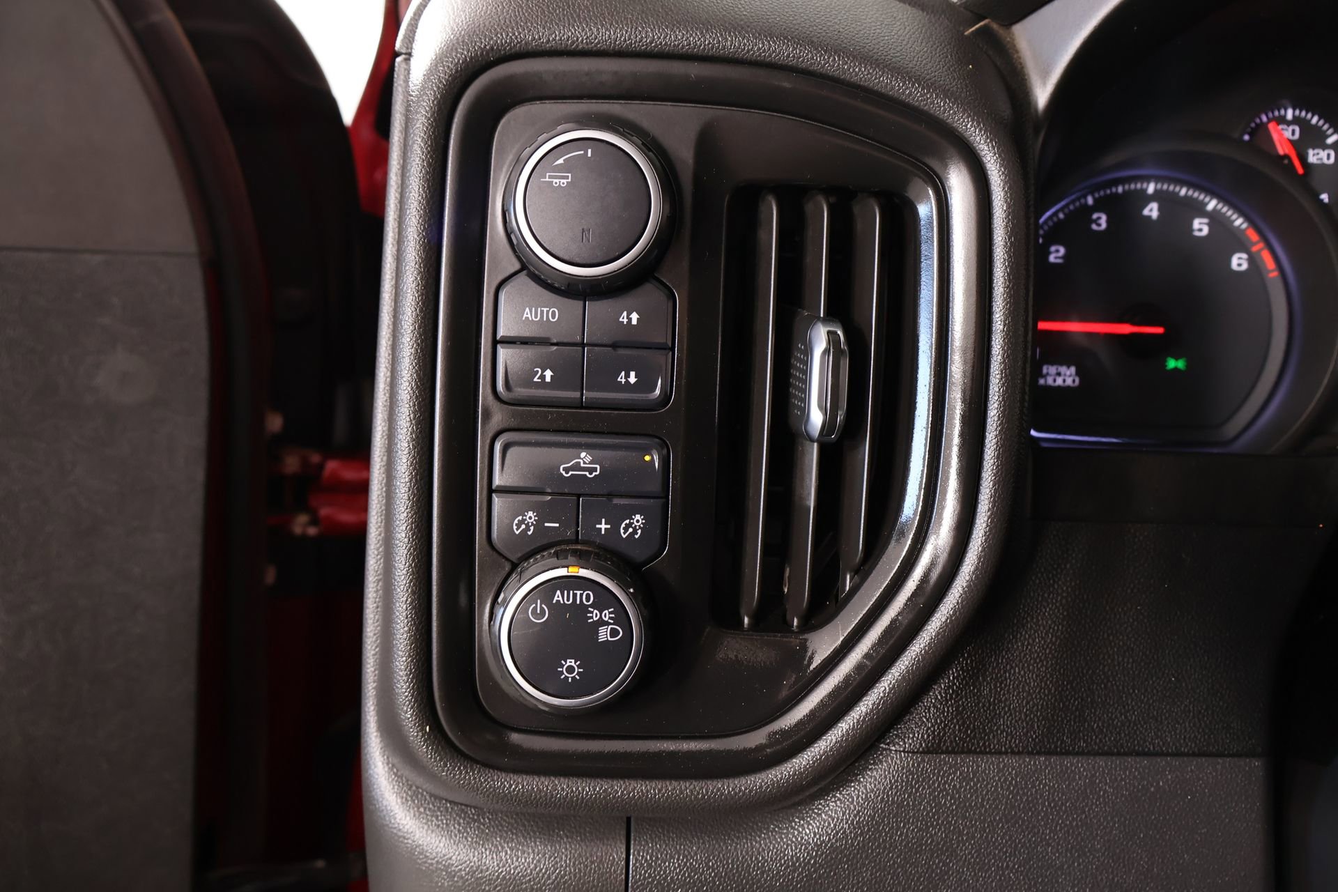 Used 2020 Chevrolet Silverado 1500 Custom Trail Boss w/ Custom Convenience Package AWD/4WD image 7