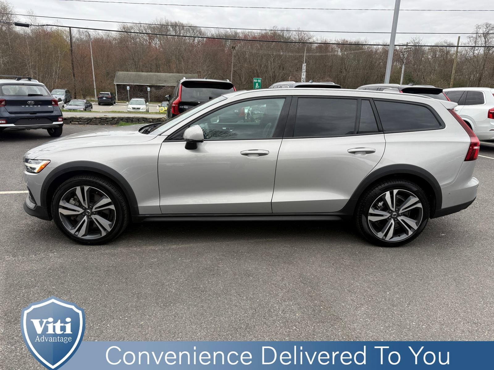 Used 2025 Volvo V60 B5 Cross Country Plus AWD/4WD image 5