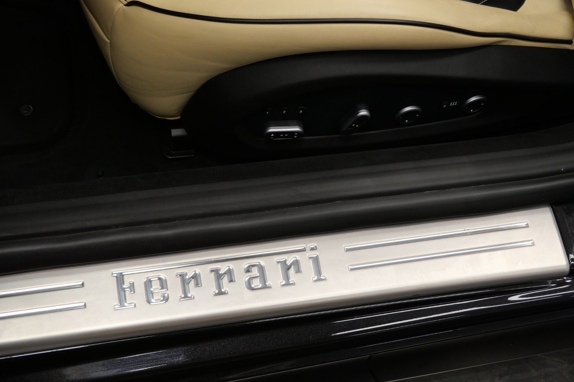 Used 2015 Ferrari California T RWD image 29