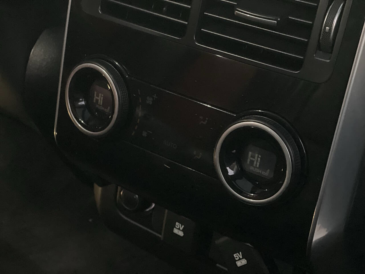 Used 2020 Land Rover Range Rover Sport SVR image 28