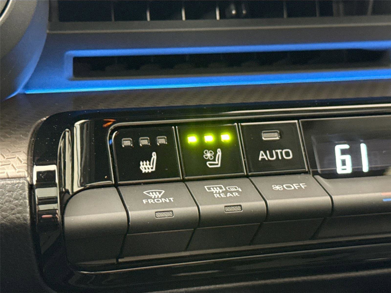 Used 2024 Toyota Prius Limited w/ Limited Premium Package image 8