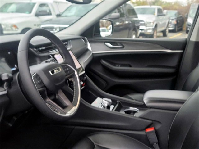 Used 2023 Jeep Grand Cherokee Limited image 11