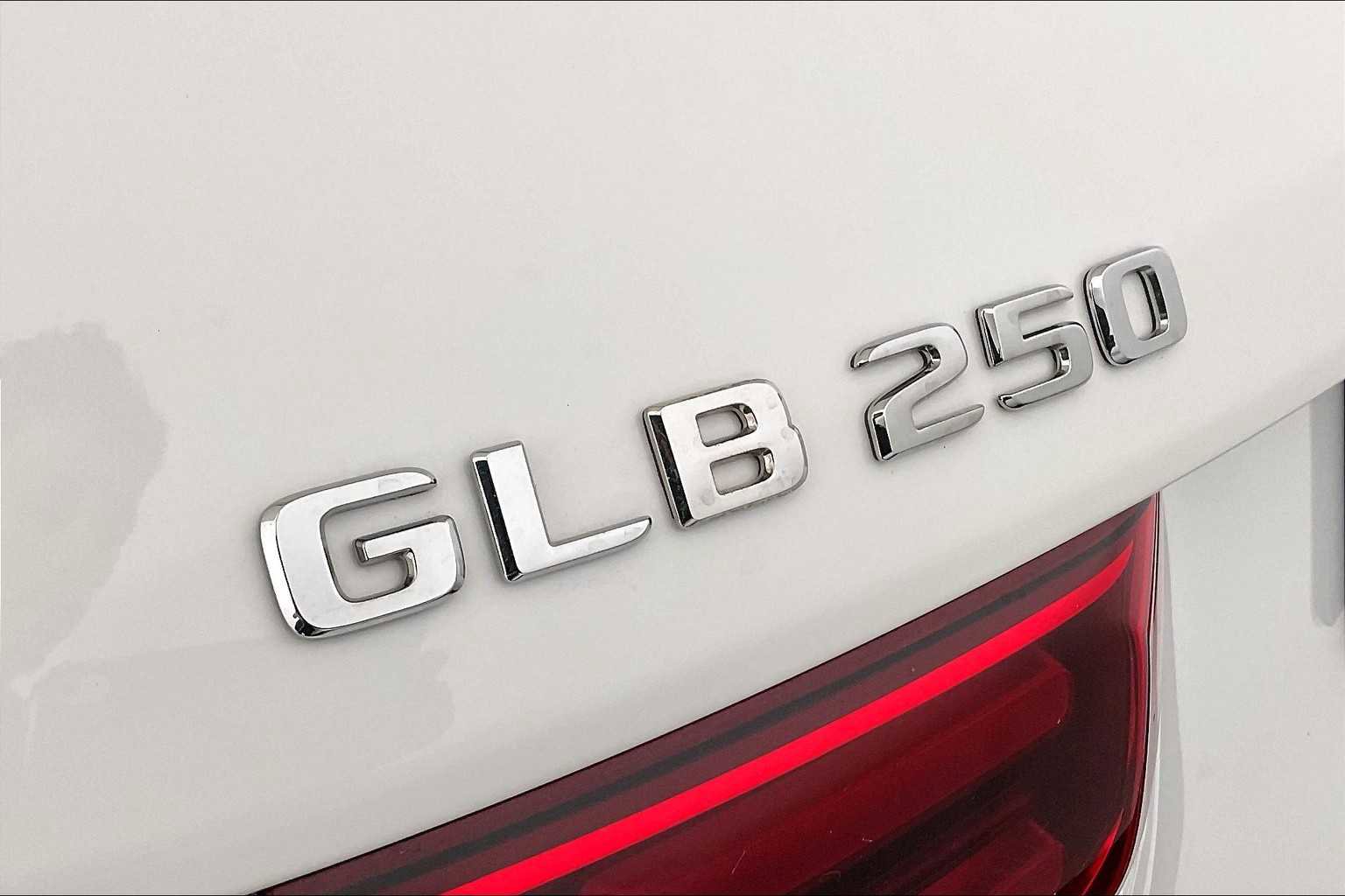 New 2025 Mercedes-Benz GLB 250 4MATIC image 7