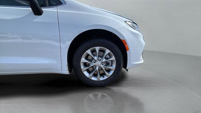 New 2026 Chrysler Pacifica Select AWD/4WD image 29