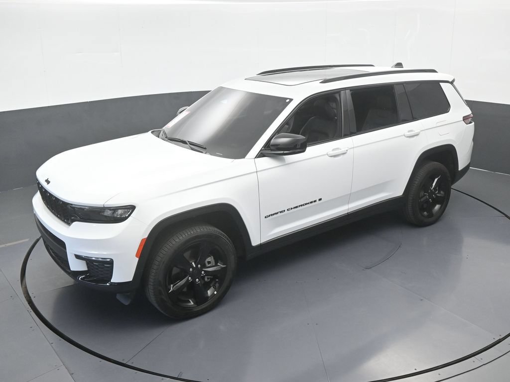 Used 2025 Jeep Grand Cherokee L Limited w/ Black Appearance Package AWD/4WD image 57