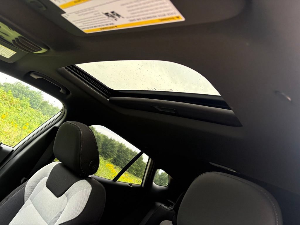 New 2026 Chevrolet Trax RS w/ Sunroof Package FWD image 3