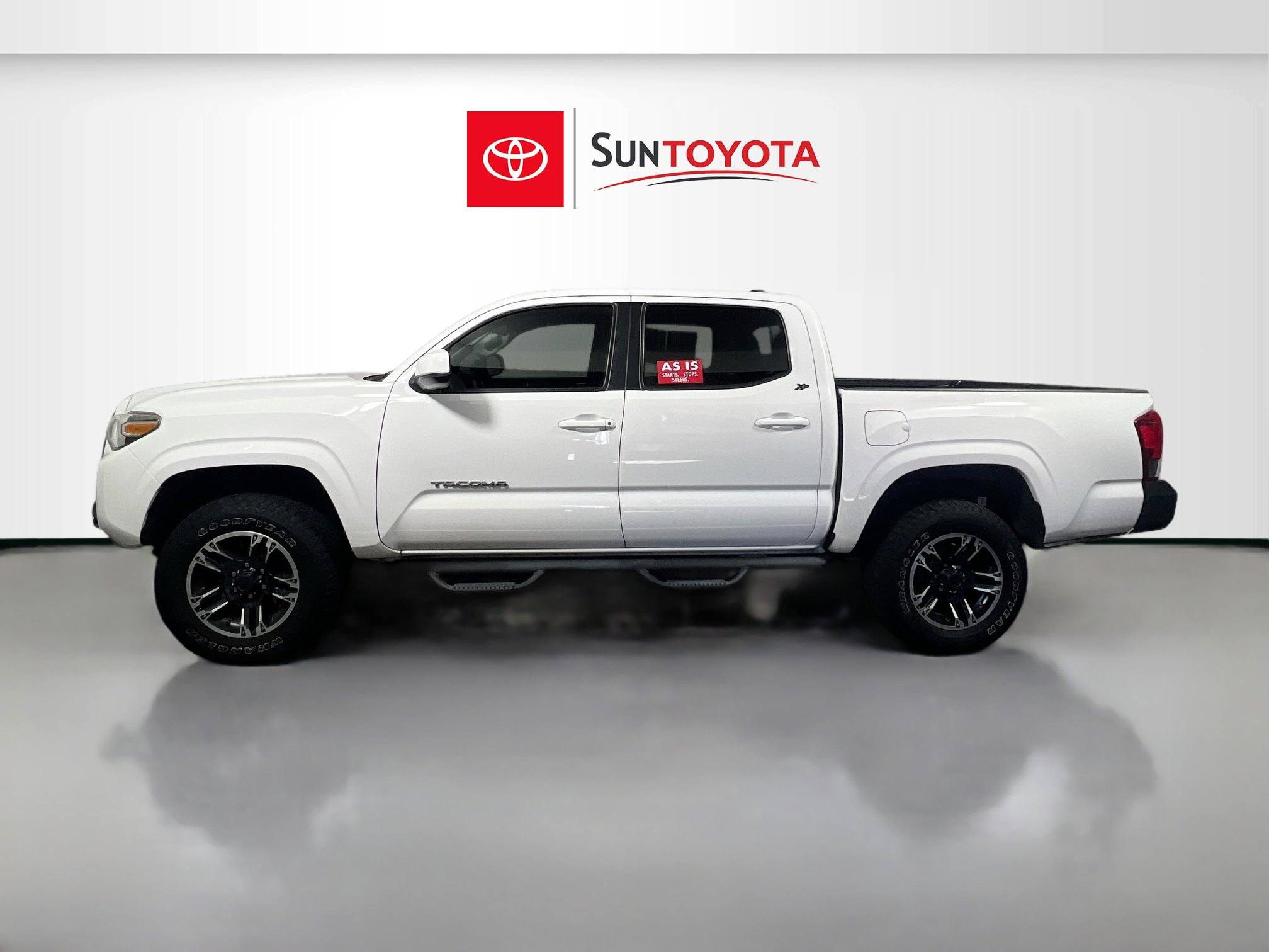 Used 2016 Toyota Tacoma SR5 w/ Towing Package image 7