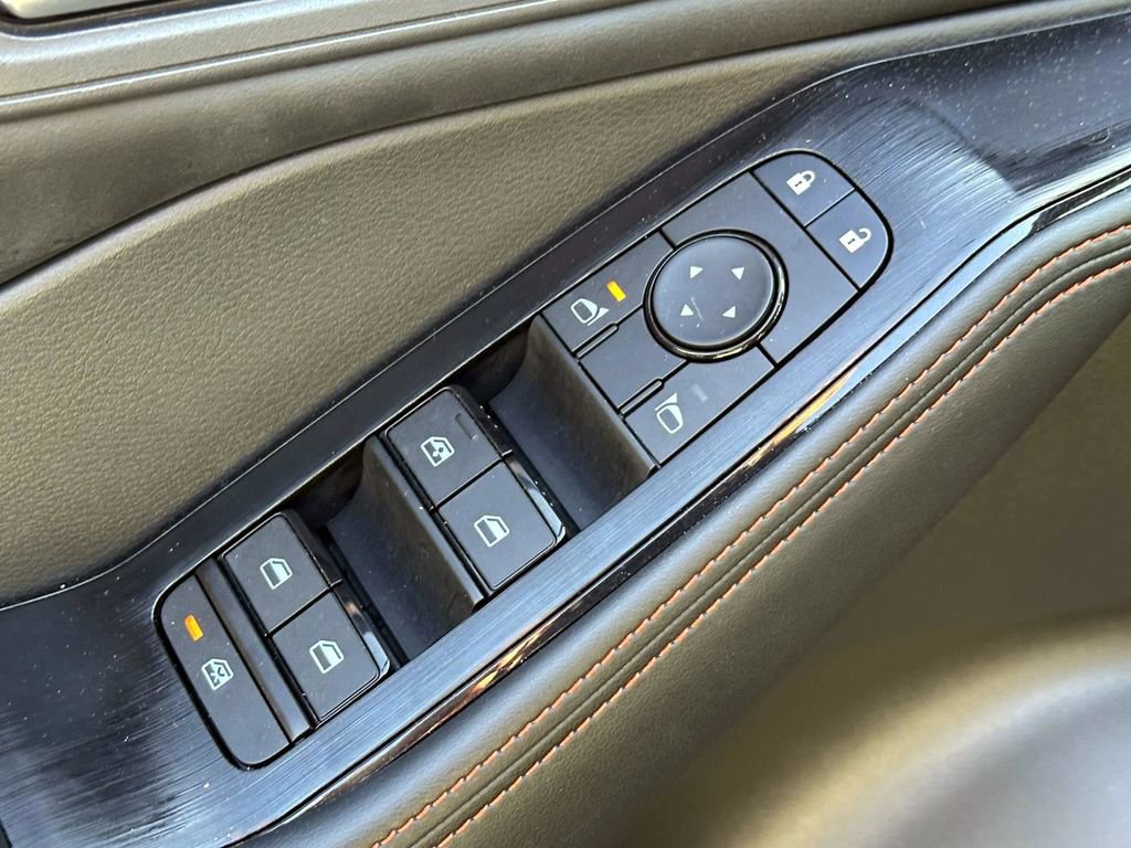 Certified 2025 Nissan Rogue SV image 17