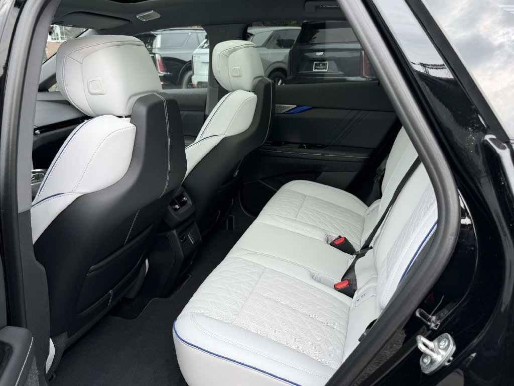 New 2026 Cadillac Optiq V AWD/4WD image 13