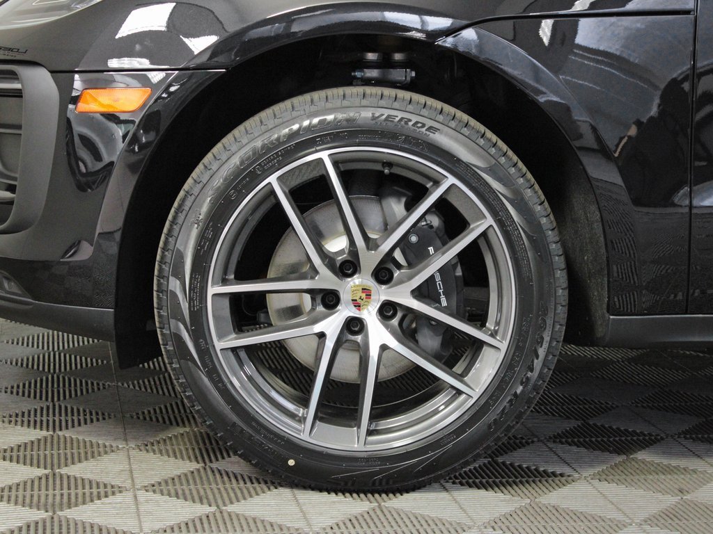 Used 2025 Porsche Macan image 38