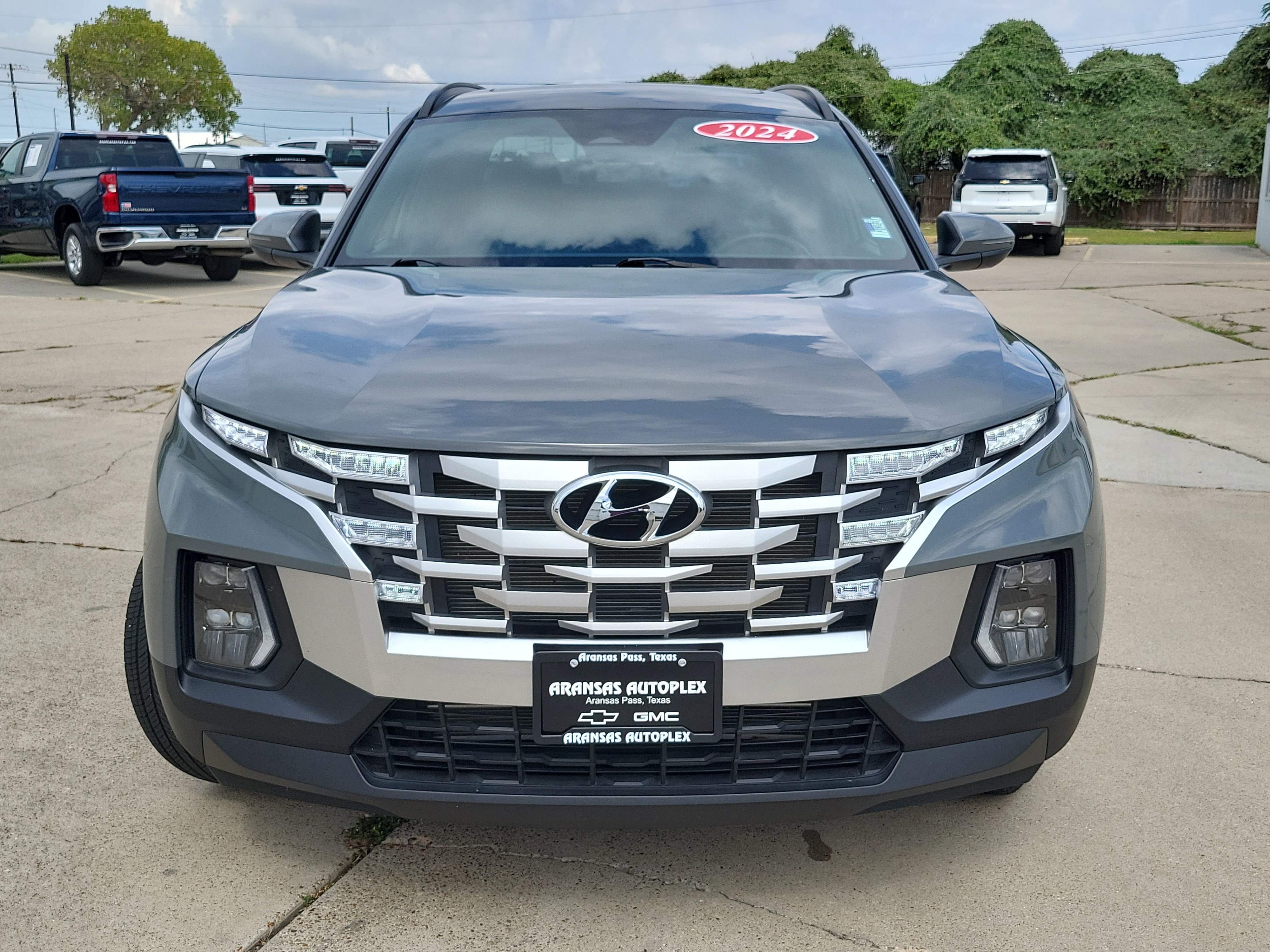 Used 2024 Hyundai Santa Cruz SEL w/ Activity Package image 2