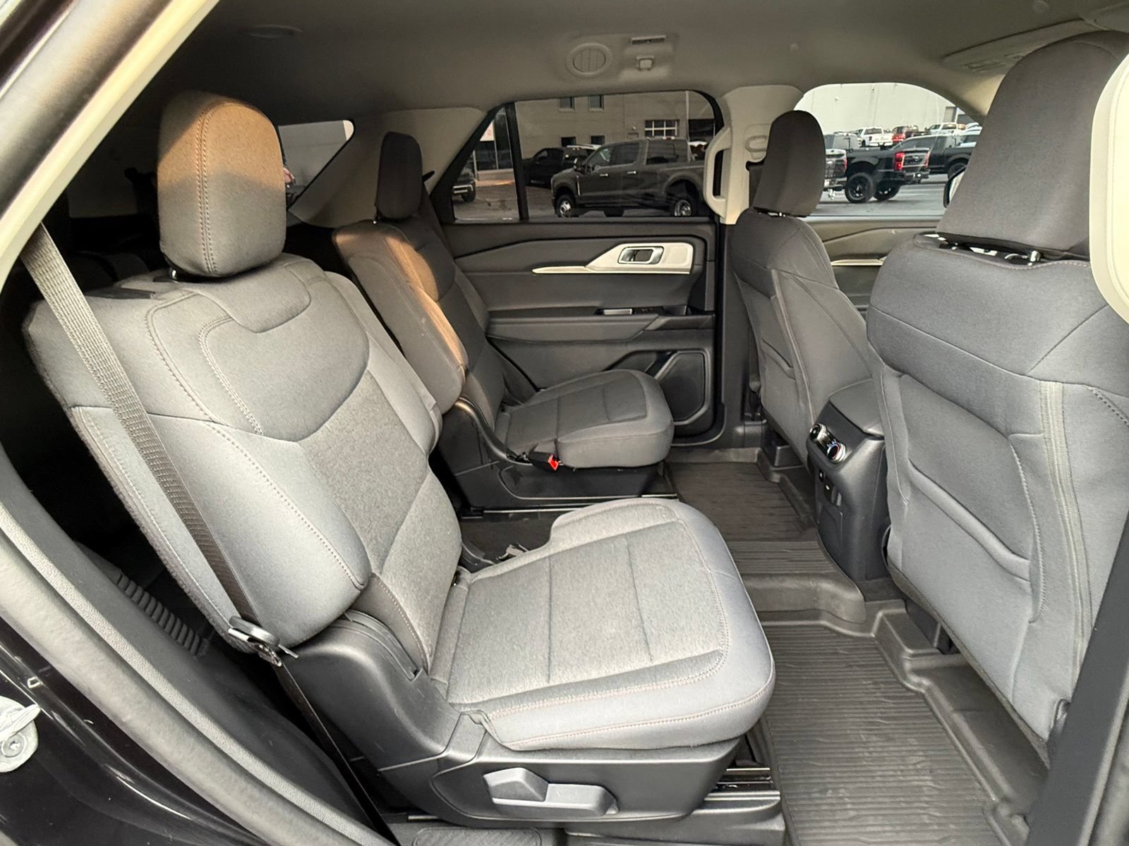 Used 2025 Ford Explorer Active AWD/4WD image 16