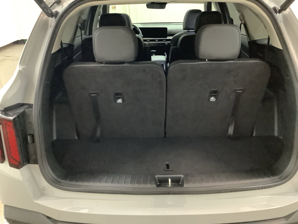 Used 2024 Kia Sorento EX w/ Panoramic Sunroof Package image 8