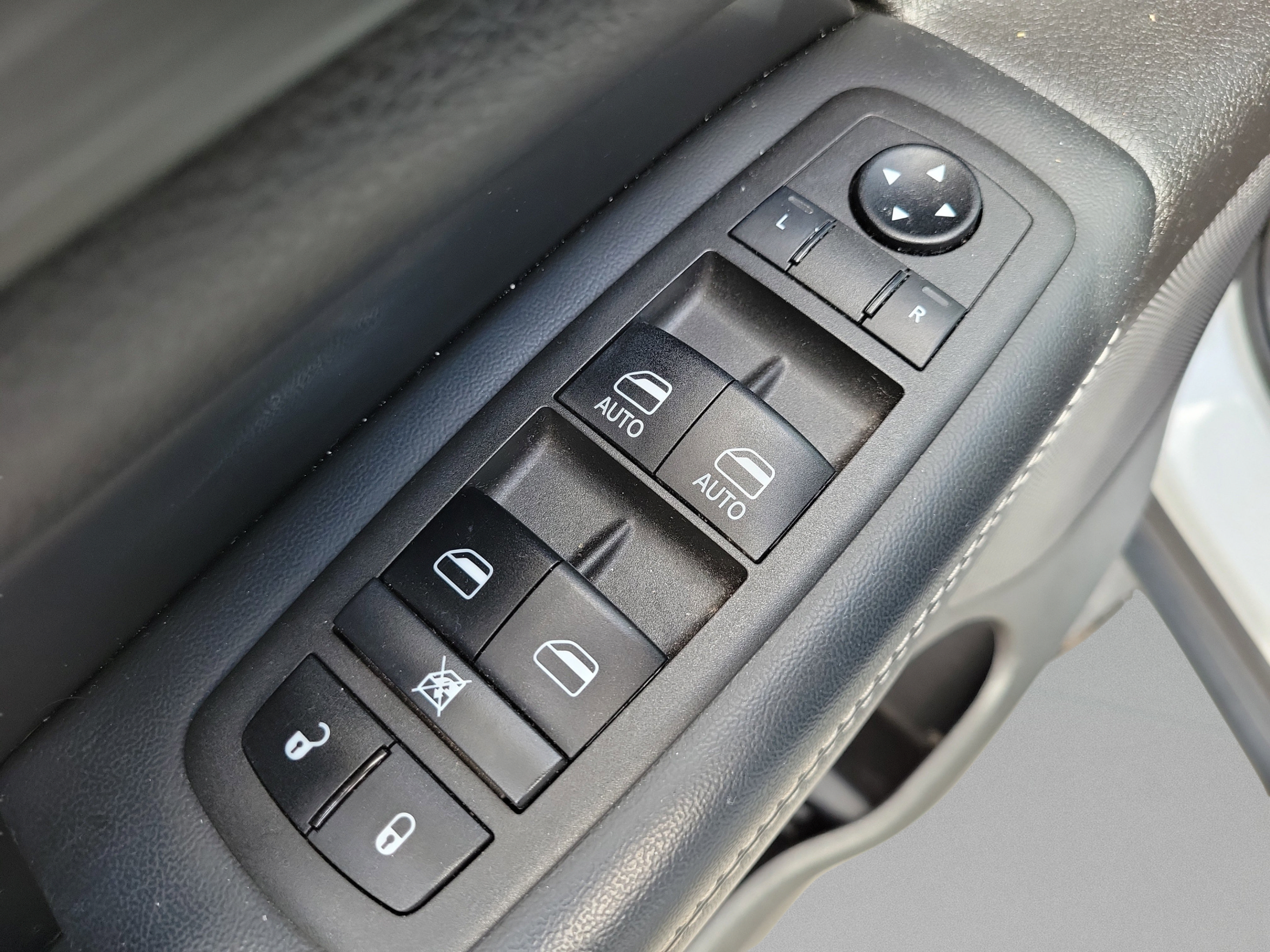 Used 2021 Jeep Grand Cherokee Freedom Edition AWD/4WD image 14