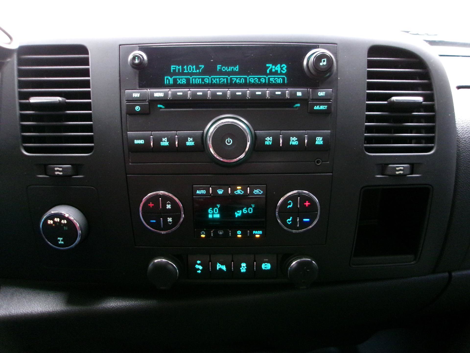 Used 2013 Chevrolet Silverado 2500 LT w/ Interior Plus Package AWD/4WD image 9