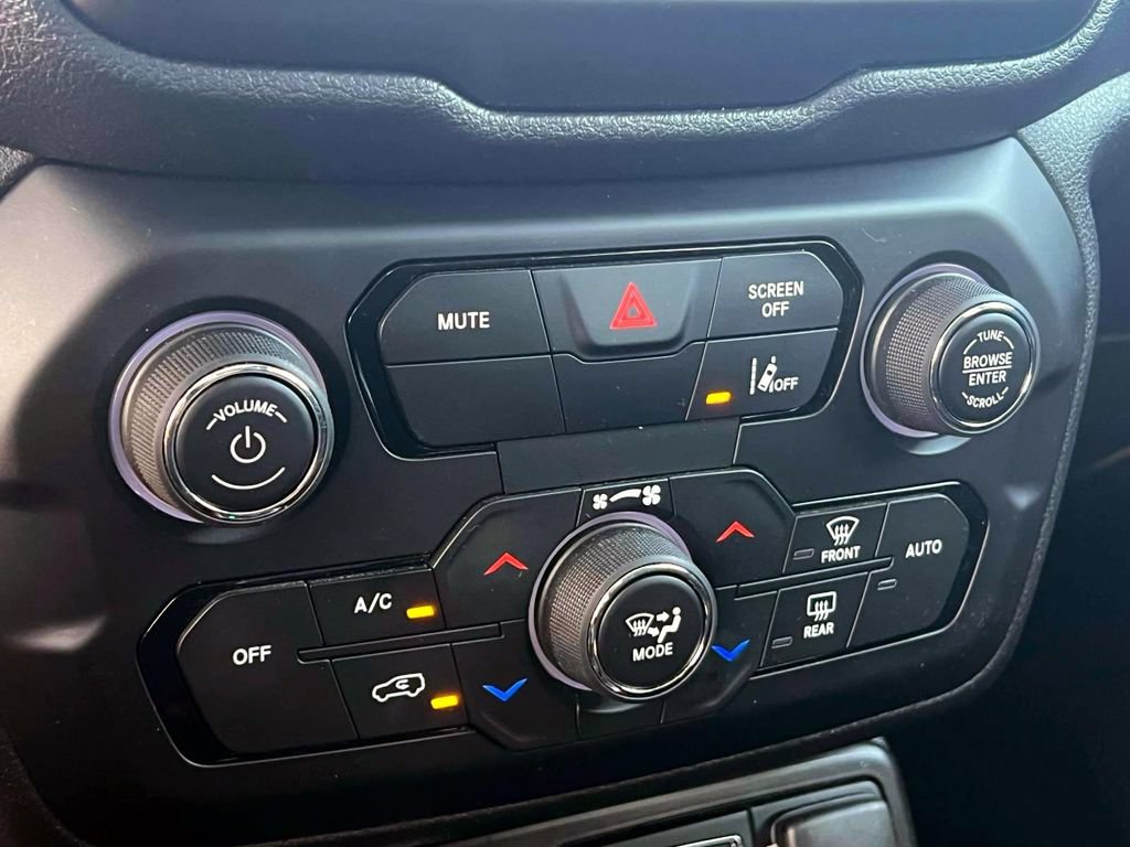 Certified 2022 Jeep Renegade Trailhawk w/ Sun/Sound Group AWD/4WD image 32