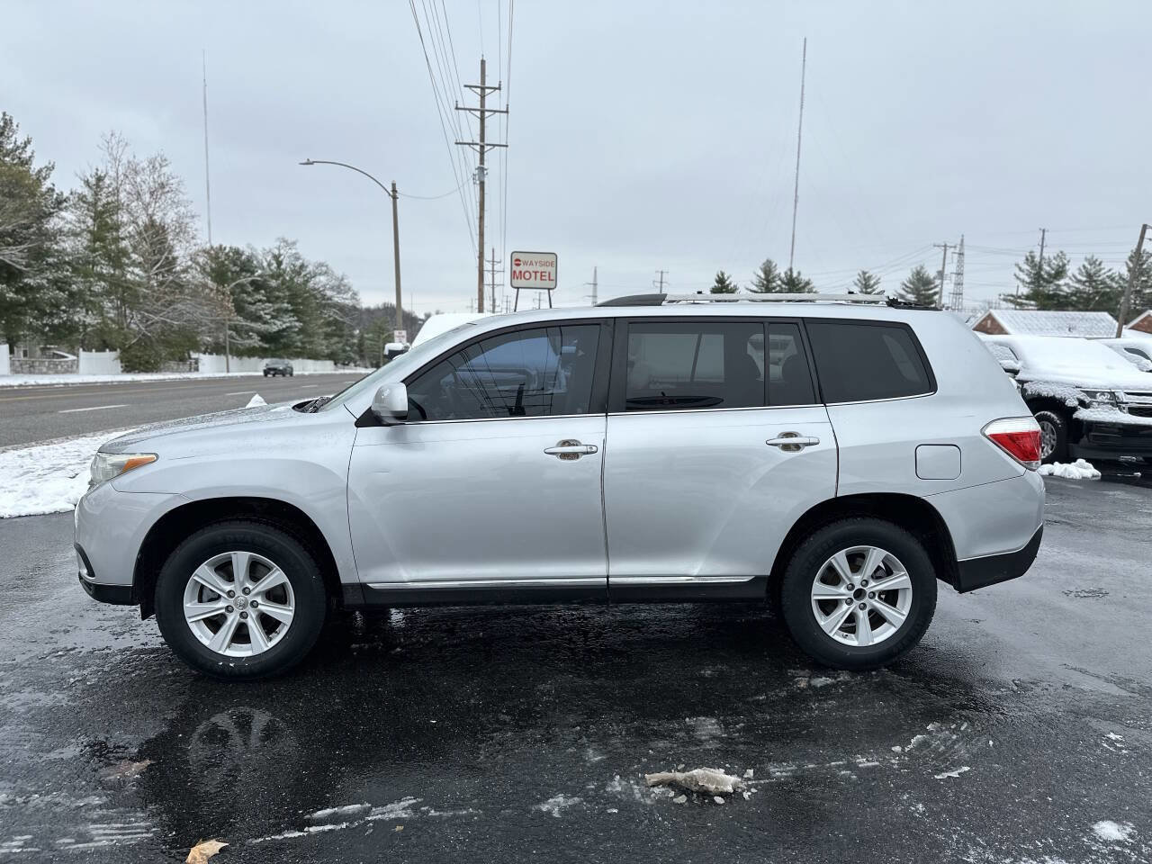 Used 2013 Toyota Highlander Plus image 4