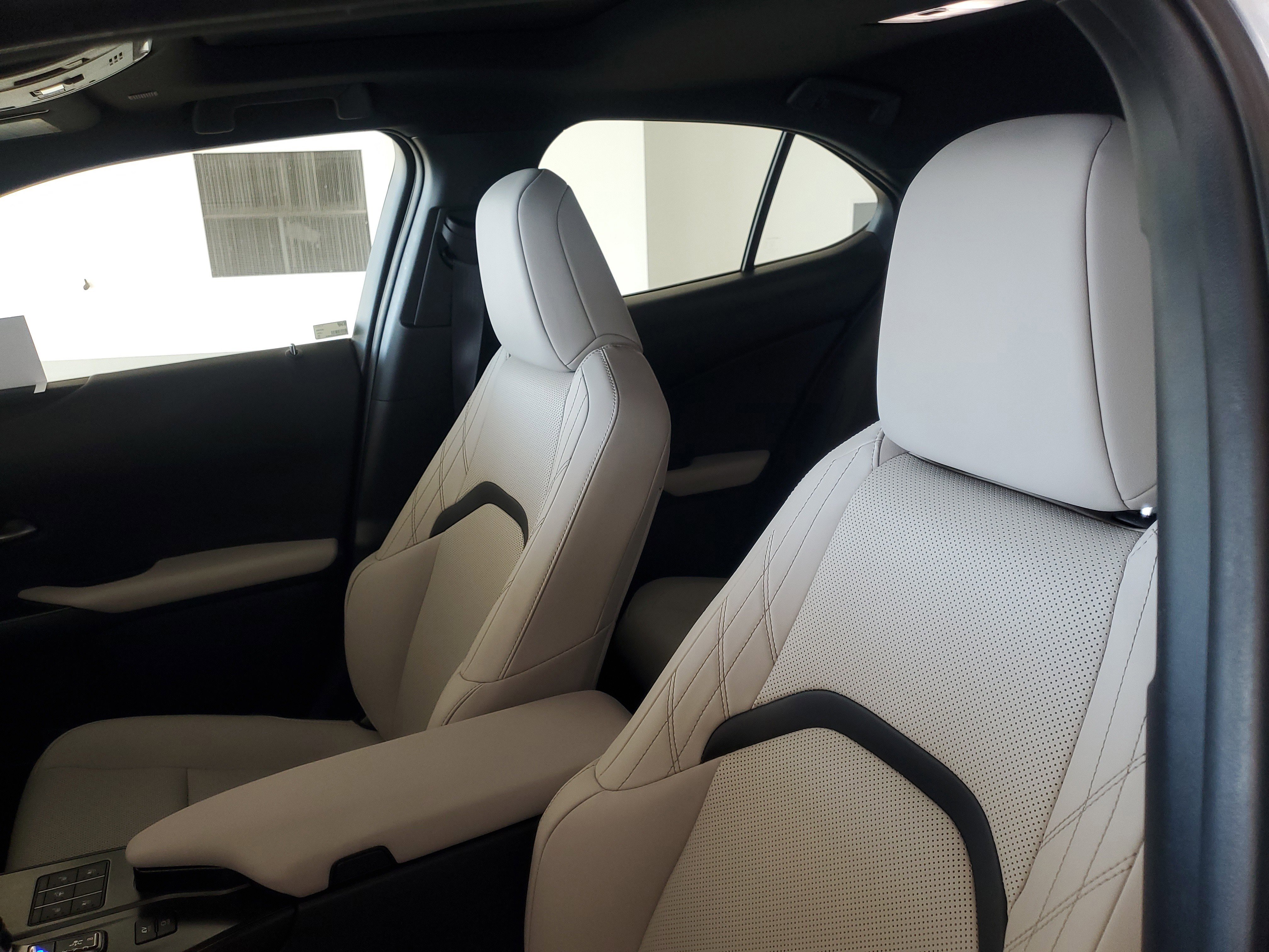 Used 2025 Lexus UX 300h UX 300h F SPORT Design w/ Accessory Package (Z1) image 21