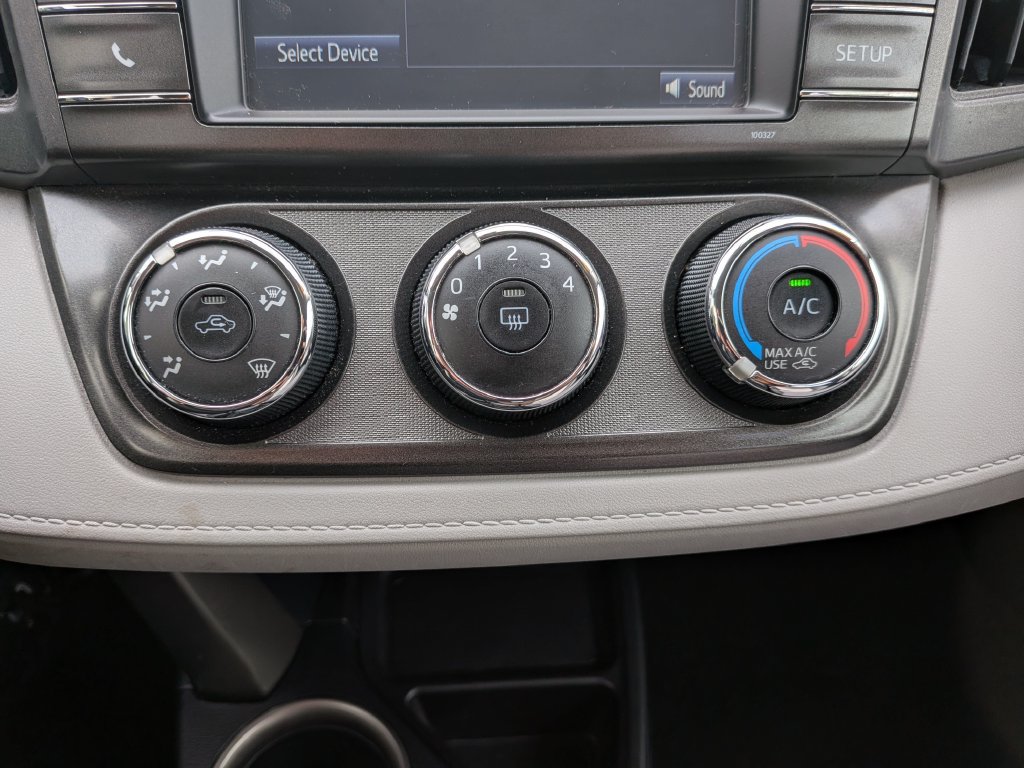 Used 2015 Toyota RAV4 LE FWD image 20