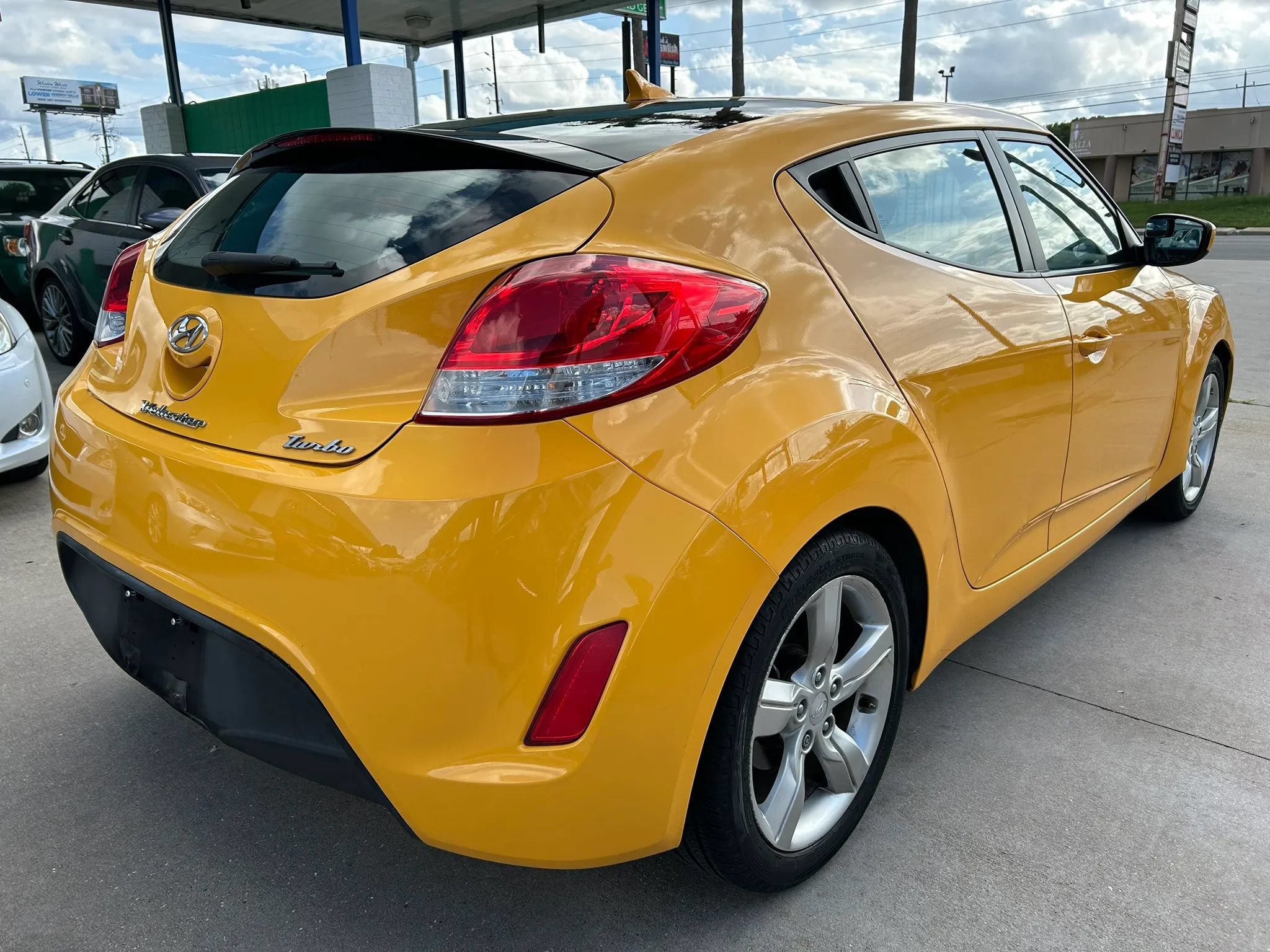 Used 2013 Hyundai Veloster FWD image 5