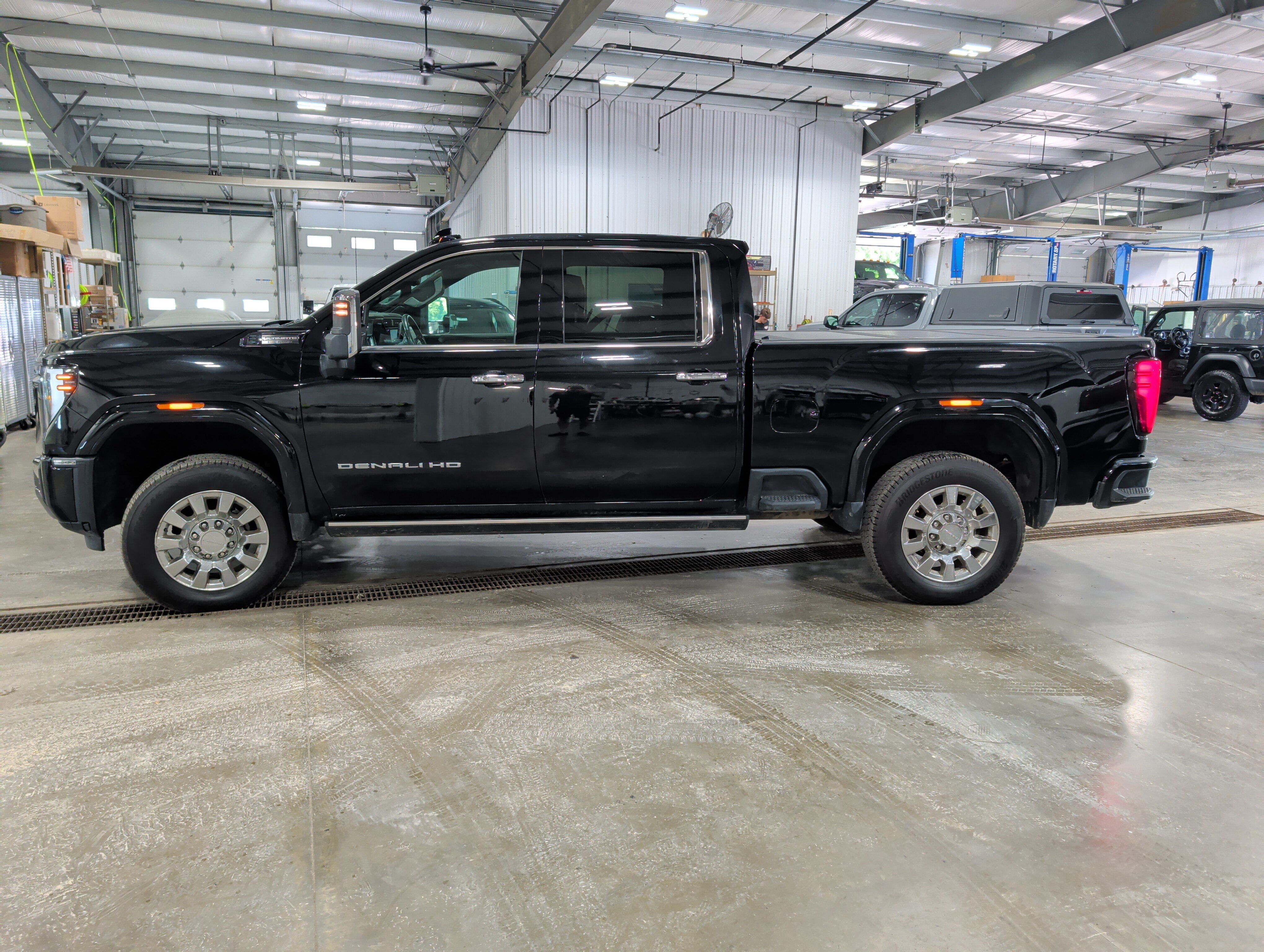 Used 2024 GMC Sierra 3500 Denali Ultimate AWD/4WD image 5