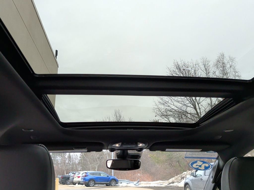 Used 2025 Chrysler Pacifica Limited w/ Uconnect Theater Family Group image 20