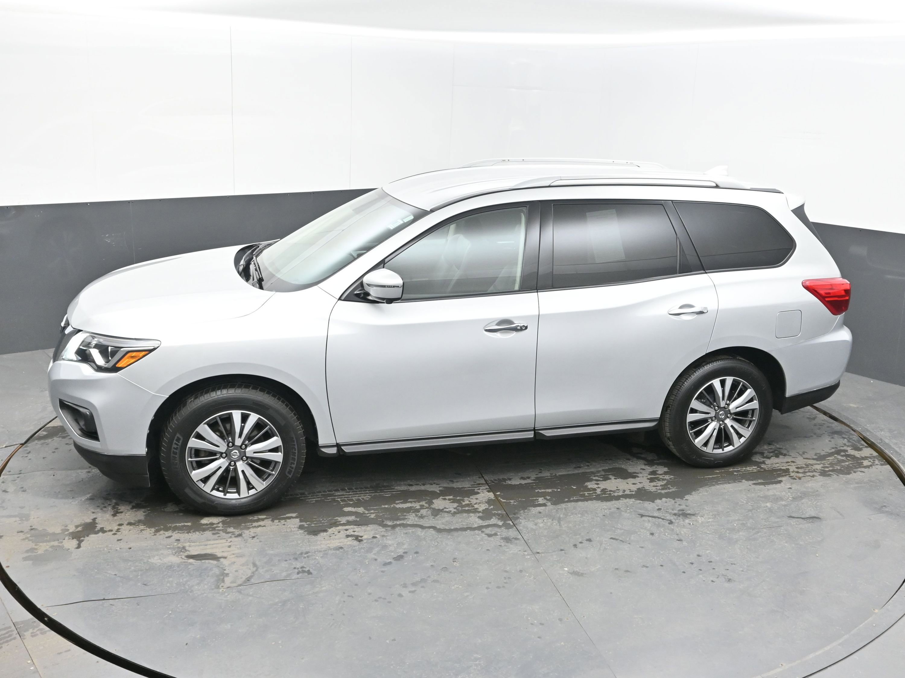 Used 2020 Nissan Pathfinder SL image 32