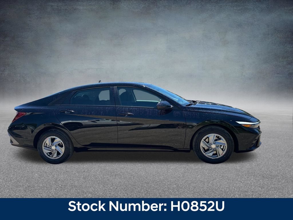 New 2026 Hyundai Elantra SE FWD image 6