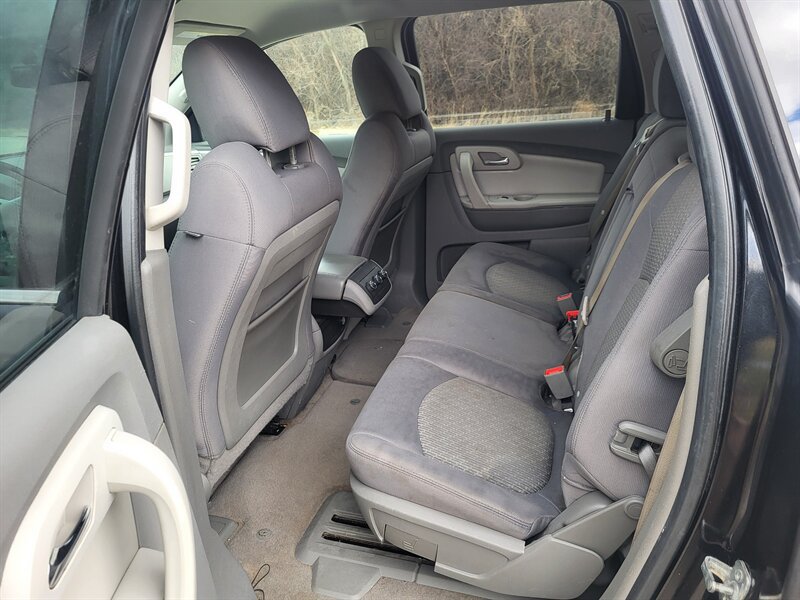 Used 2012 Chevrolet Traverse LT FWD image 13