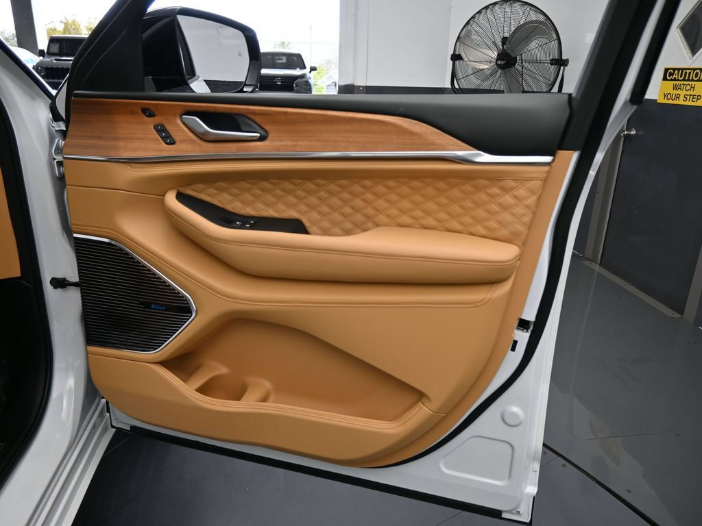 New 2025 Jeep Grand Cherokee L Summit AWD/4WD image 67