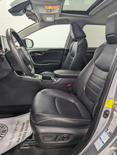 Used 2021 Toyota RAV4 XLE Premium image 10