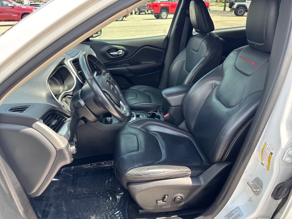 Used 2015 Jeep Cherokee Trailhawk w/ Leather Interior Group AWD/4WD image 10