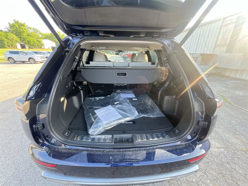 New 2025 Mitsubishi Outlander SE image 24