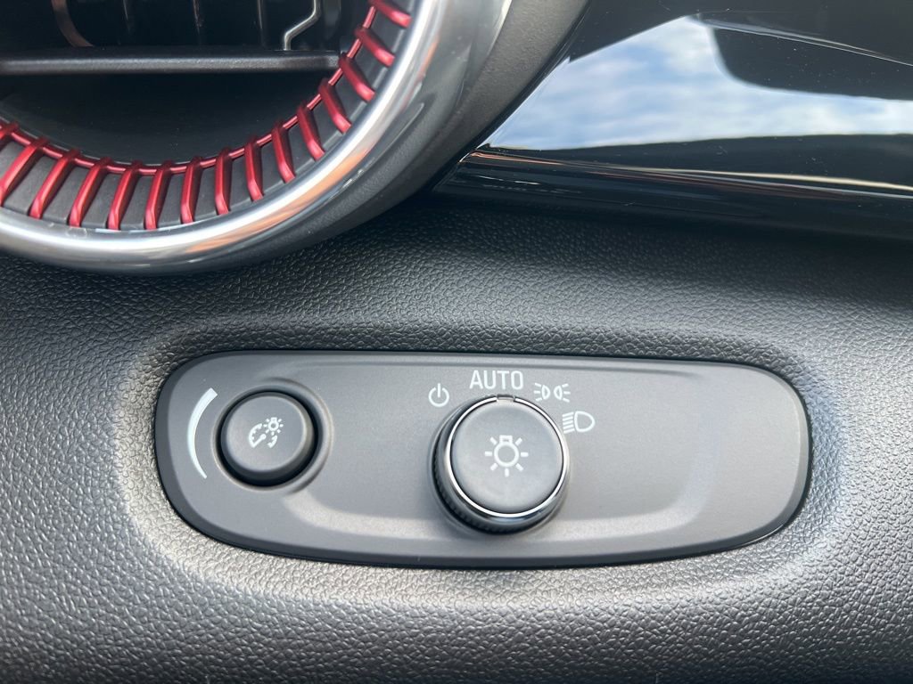 New 2026 Chevrolet Trax RS w/ Sunroof Package image 15