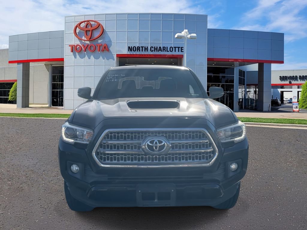 Used 2017 Toyota Tacoma TRD Sport image 5